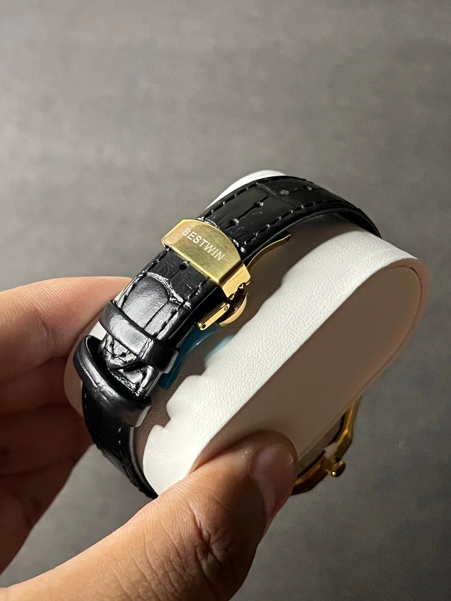 Bestwin | Quartz | Leather Straps